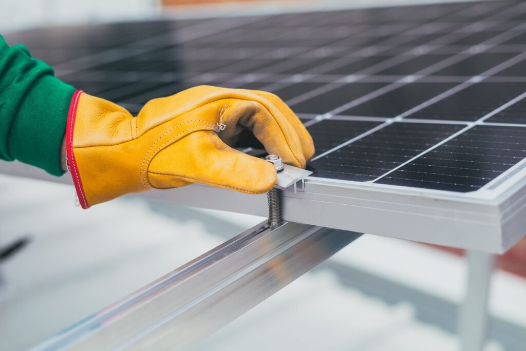 On-Grid vs Off-Grid vs Hybrid Solar: 7 Key Differences 1 pexels cristian rojas 8853500