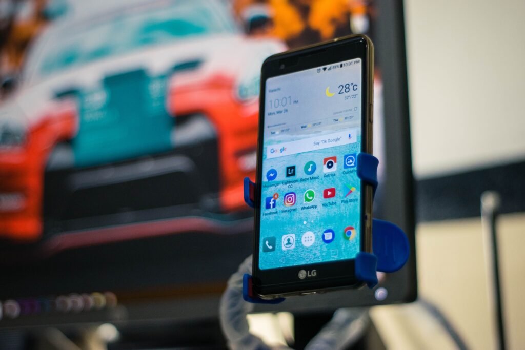 Best Waterproof Phone Mount for Bike India 1 pexels zaktech90 971325 1